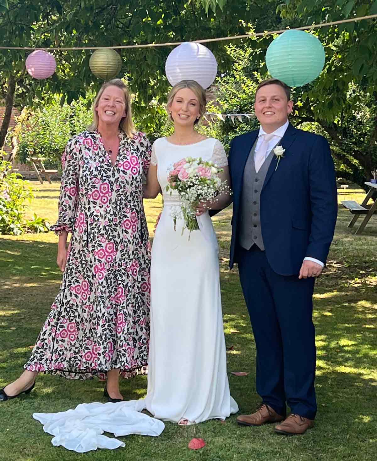 A happy bride & groom at their summer wedding with Tara the Celebrant