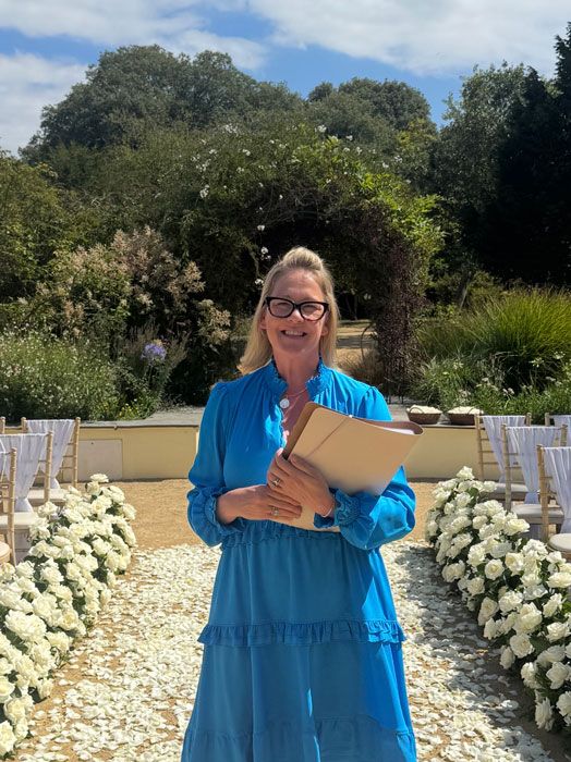 celebrant-weddings-bristol Tara the Celebrant at an outdoor summer wedding